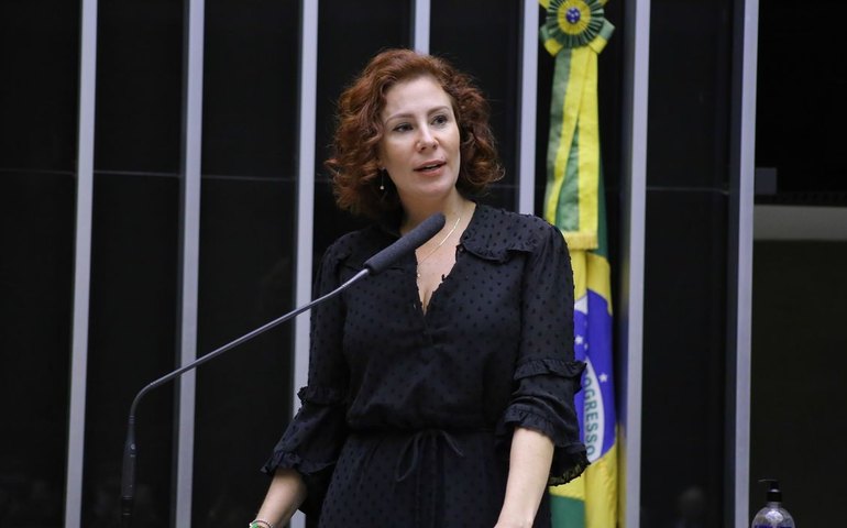 STF forma maioria para tornar Carla Zambelli ré por porte ilegal de arma