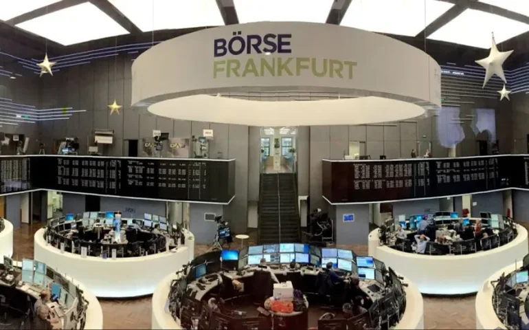 Bolsas da Europa fecham sem sinal único, com ata do BCE, crise francesa e Nvidia no radar