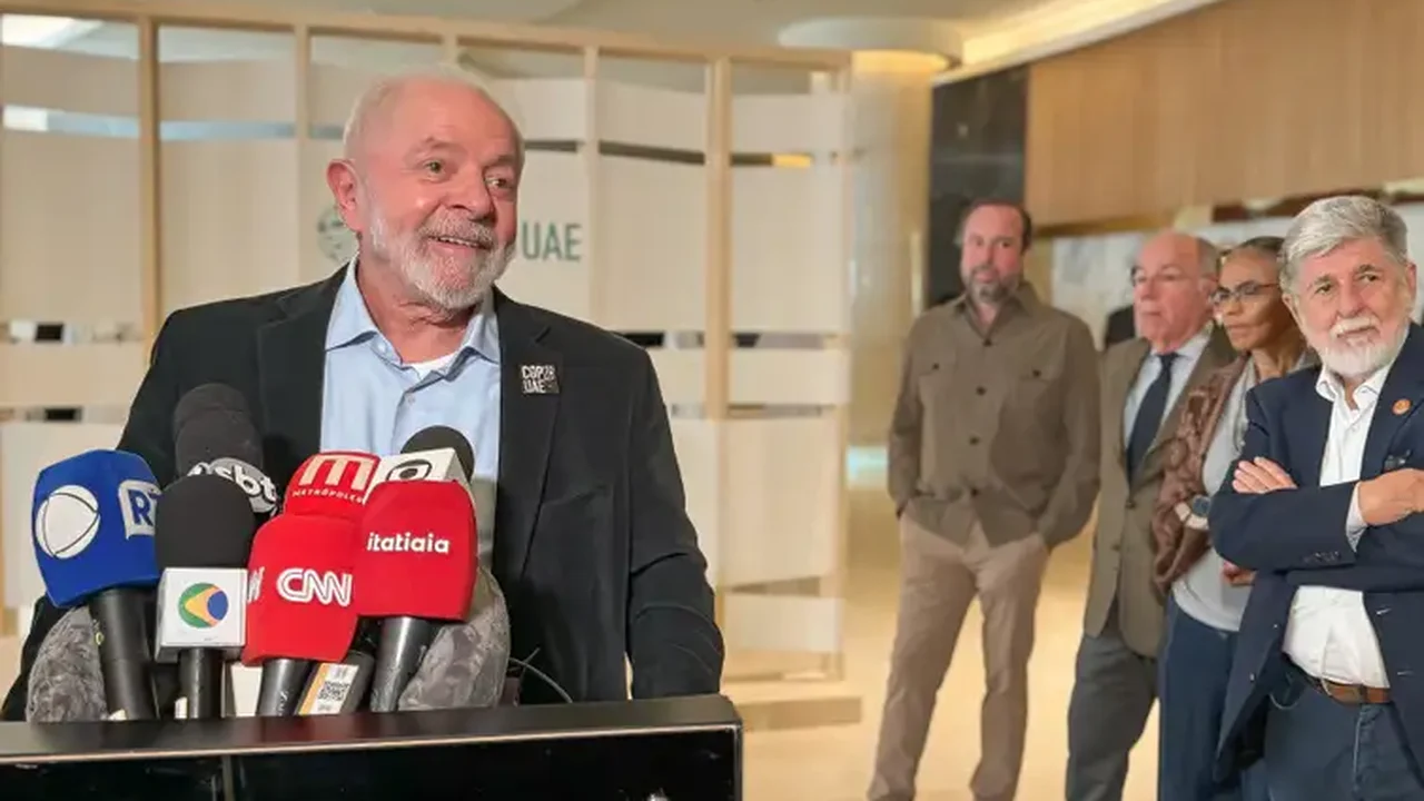 Orientei ministério para tratar com respeito venezuelanos que estão vindo ao Brasil, diz Lula