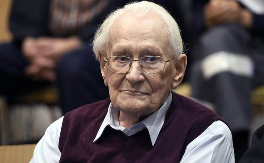 Corte decreta prisão de &#8216;contador de Auschwitz&#8217; aos 96 anos