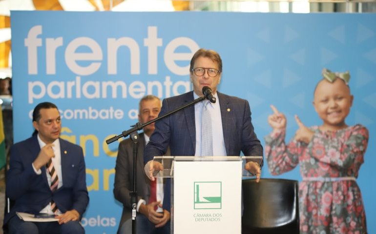 Frente Parlamentar de Combate ao Câncer Infantil é lançada na Câmara