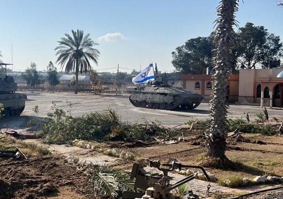 Tanques de Israel entram no centro de Rafah pela primeira vez