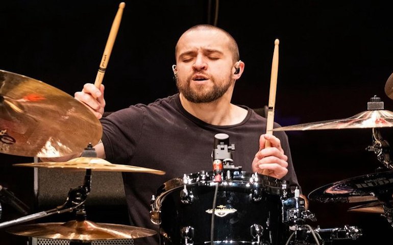Sepultura anuncia saída do baterista Eloy Casagrande antes da turnê de despedida