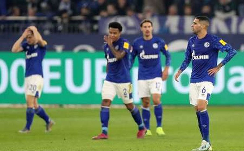 Único sem pontuar na retomada, Schalke tenta frear crise que ameaça seu status