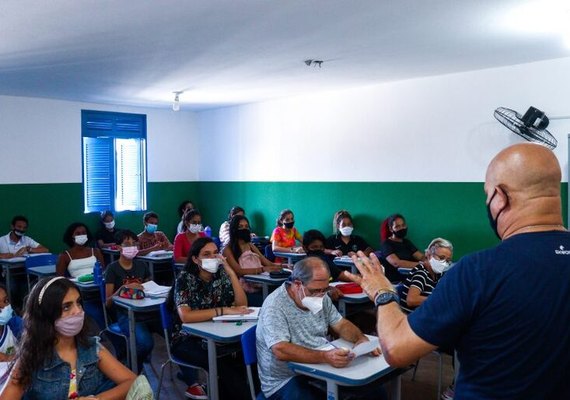 Núcleo de línguas estrangeiras dá início às aulas nesta terça-feira (8)