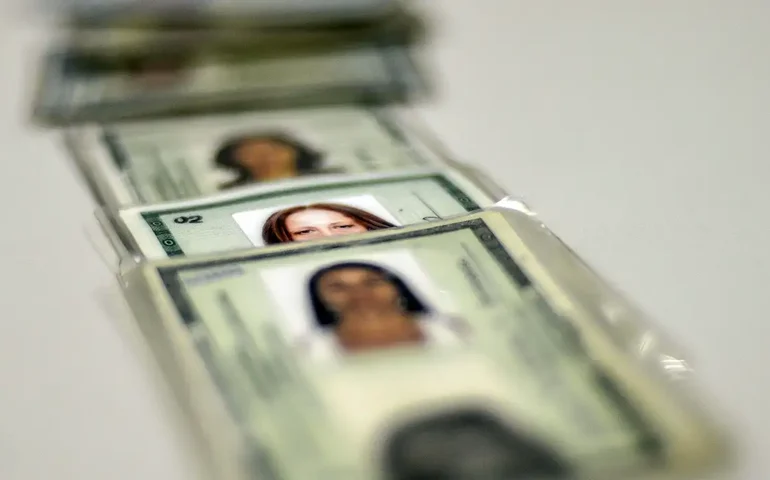 'The Guardian' noticia caso de juiz que falsificou identidade de nobre inglês