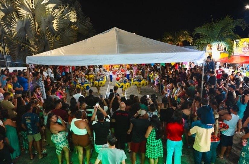 Segunda noite da Caravana do Forró 2026 levou apresentações de quadrilhas juninas e shows de Forró ao Olival Tenório