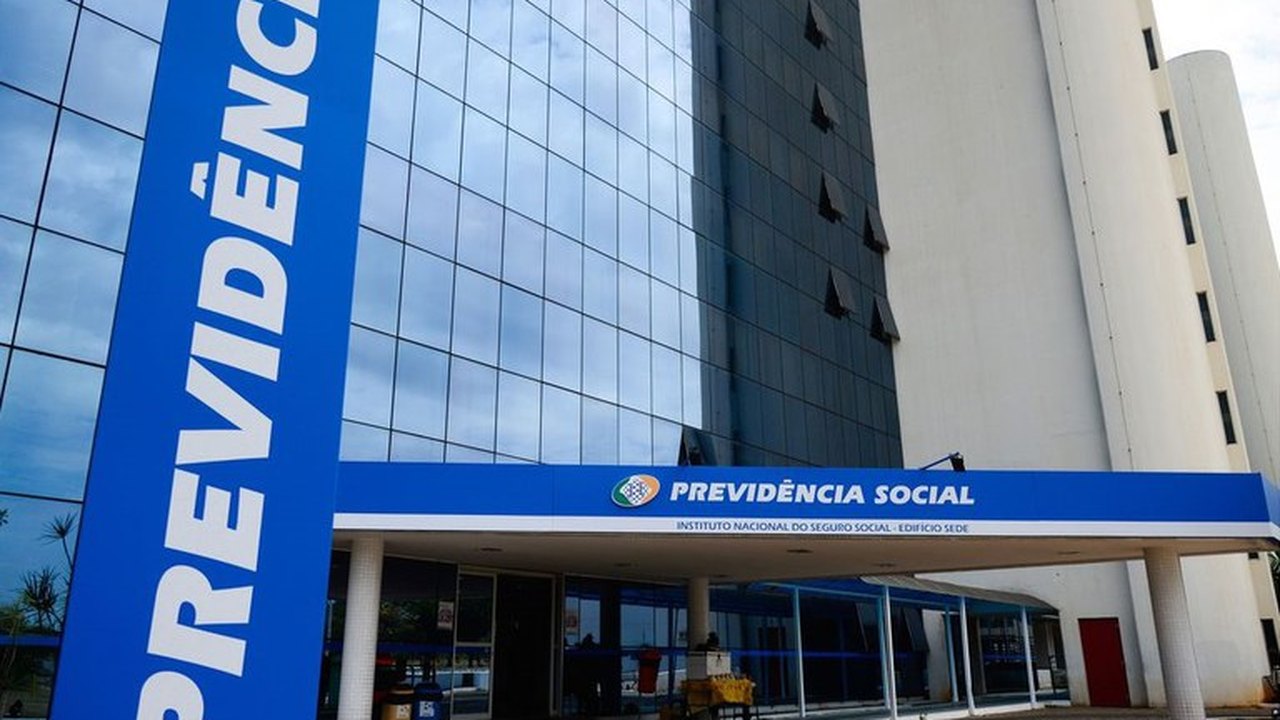 Ministro da Previdência estuda fórmula que atrele teto de juros do consignado do INSS à Selic