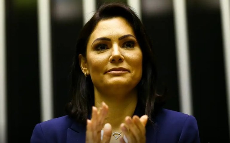 Após ausência em ato bolsonarista, Michelle Bolsonaro explica que passou por procedimento cirúrgico