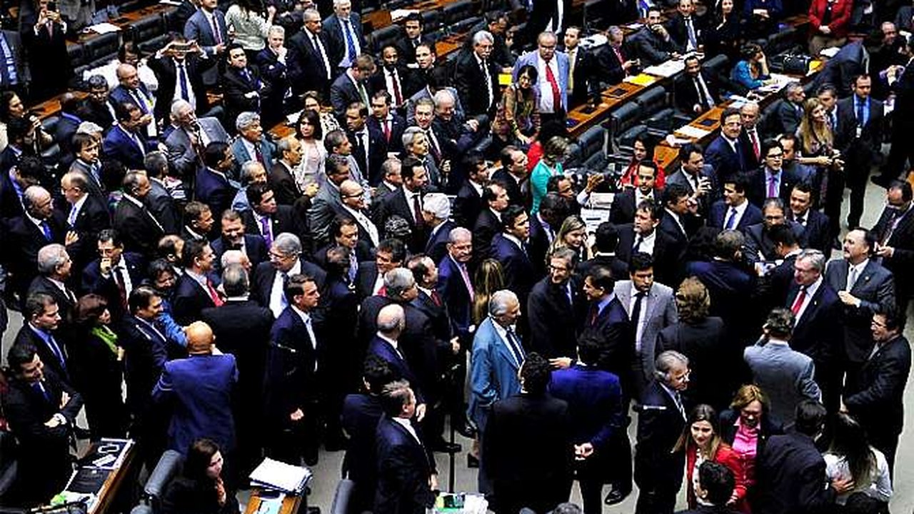 Plenário da Câmara retoma votação da reforma política nesta semana