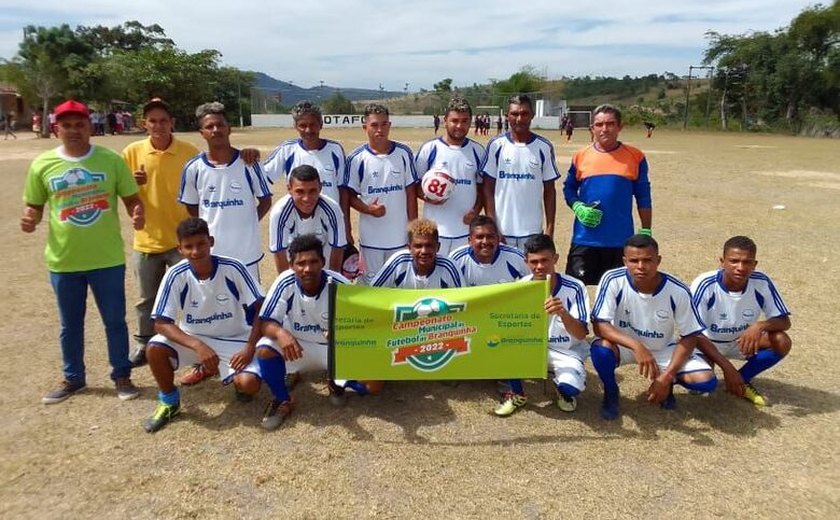 Atletas se reúnem na abertura do Campeonato Municipal de Futebol de Branquinha