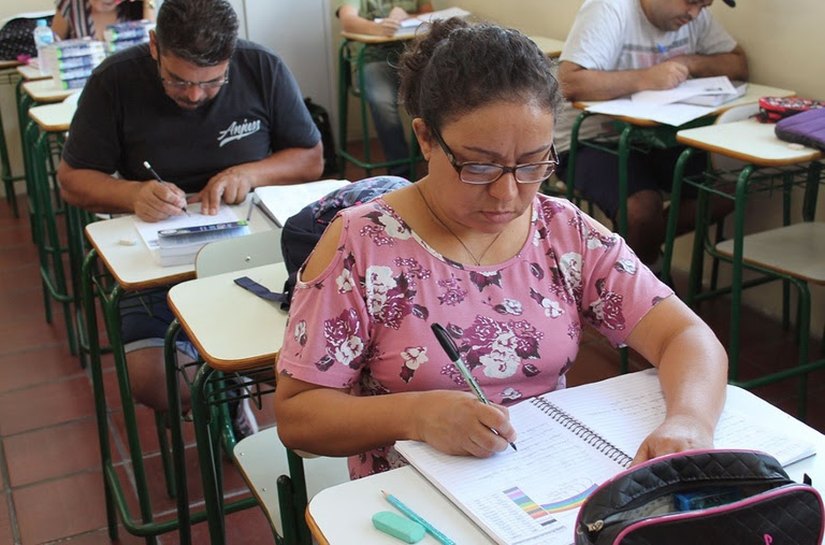 Brasil atinge, em 2025, a menor taxa de analfabetismo do país desde 2016, início da série histórica