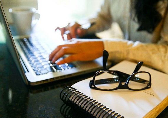 Acordo coletivo pode diminuir jornada sem redução de salário, aprova comissão