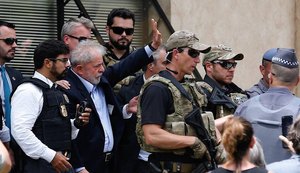 Lula preso pela Lava Jato. 
