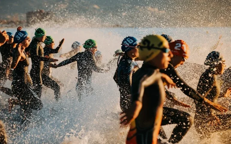 Dois atletas morrem durante prova no Mundial de Triatlo, na Espanha