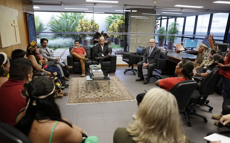 Relator do marco temporal, Mendes recebe representantes de indígenas