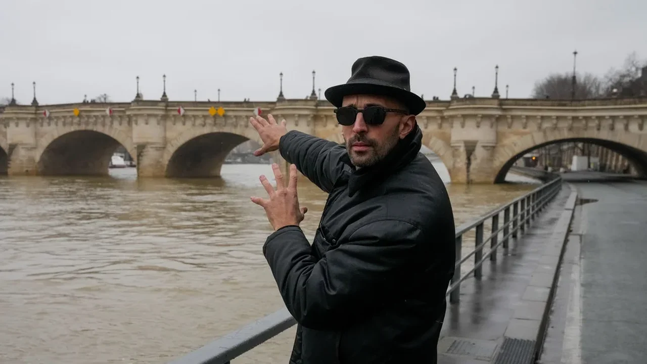 Ele é conhecido como o Banksy francês. Agora, o artista JR planeja transformar uma ponte de Paris em uma caverna gigantesca.
