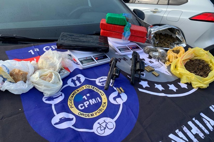 Mais de 20 armas e quase 29 quilos de drogas foram apreendidos em AL