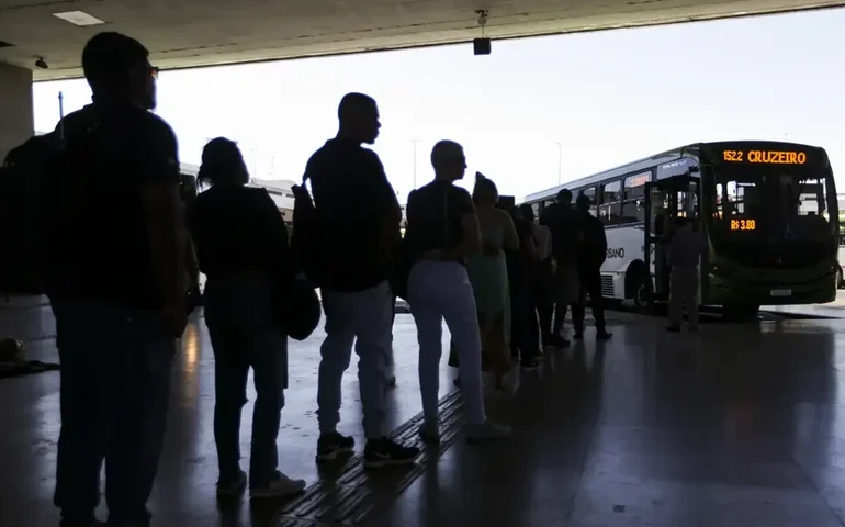 Transporte mundial de passageiros cresce 5% em maio, revela Iata