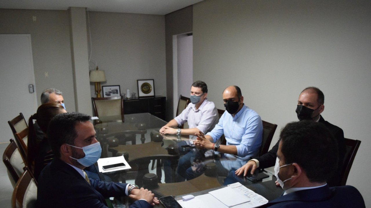 Presidente e deputados recebem comitiva de representantes do Incra