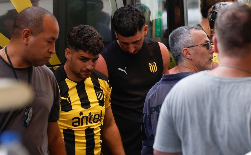 Rio mantém 22 torcedores do Peñarol presos após confusão