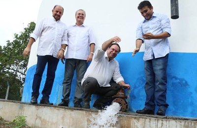 Com a presença de senador e deputado, prefeito inaugura nova adutora em Olho D´água Grande  