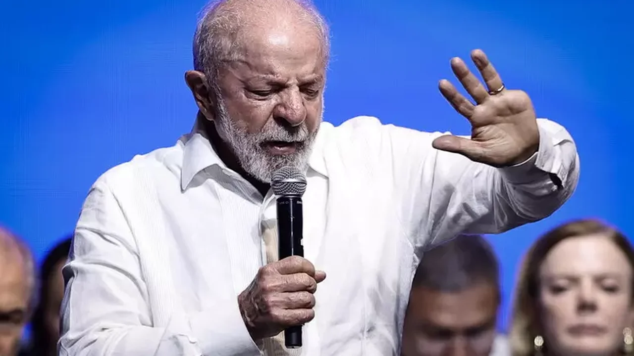 Lula recebe alta no Hospital Sírio-Libanês, em SP, e segue para casa
