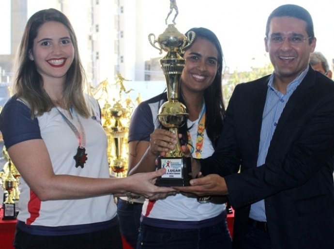 Governo premia jogadores destaques dos IX Jogos dos Servidores
