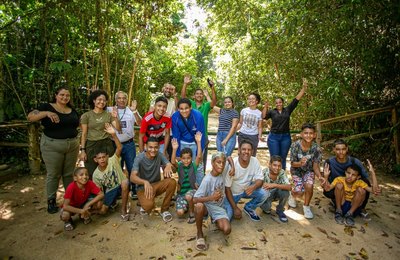 Crianças e adolescentes do abrigo Acolher se divertem em tarde de lazer no Parque Municipal de Maceió