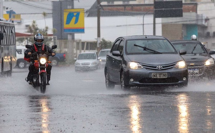 Seguro de carros também pode cobrir danos causados por chuvas; veja como!