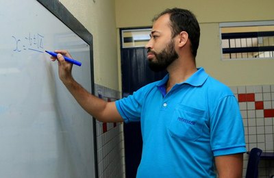 Melhoria salarial, concurso e novos programas promovem valorização de profissionais da rede estadual de ensino  