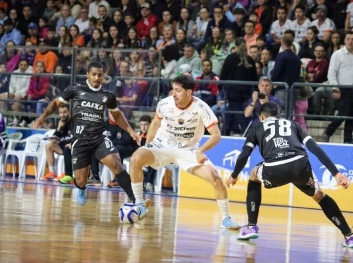 Traipu enfrenta Passo Fundo na decisão para a final do Brasileiro de Futsal nesta segunda (17), em Arapiraca