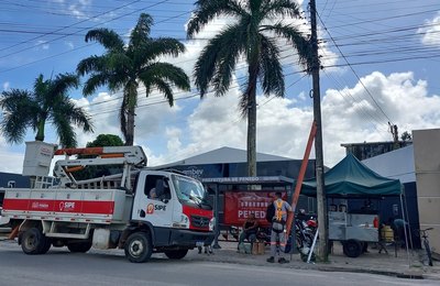 Sipe instala iluminação nos novos abrigos de ônibus da zona urbana de Penedo