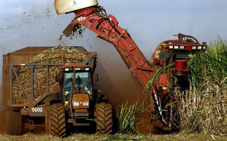 MME nega acordo para setor sucroenergético e diz que apoio permanece em estudo