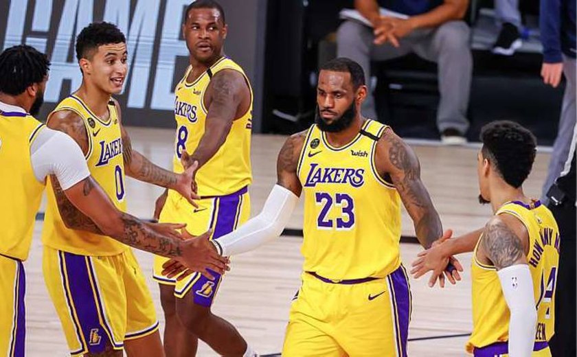 Com cesta no fim, Lakers batem Nuggets e encerram sequência de 3 derrotas na NBA