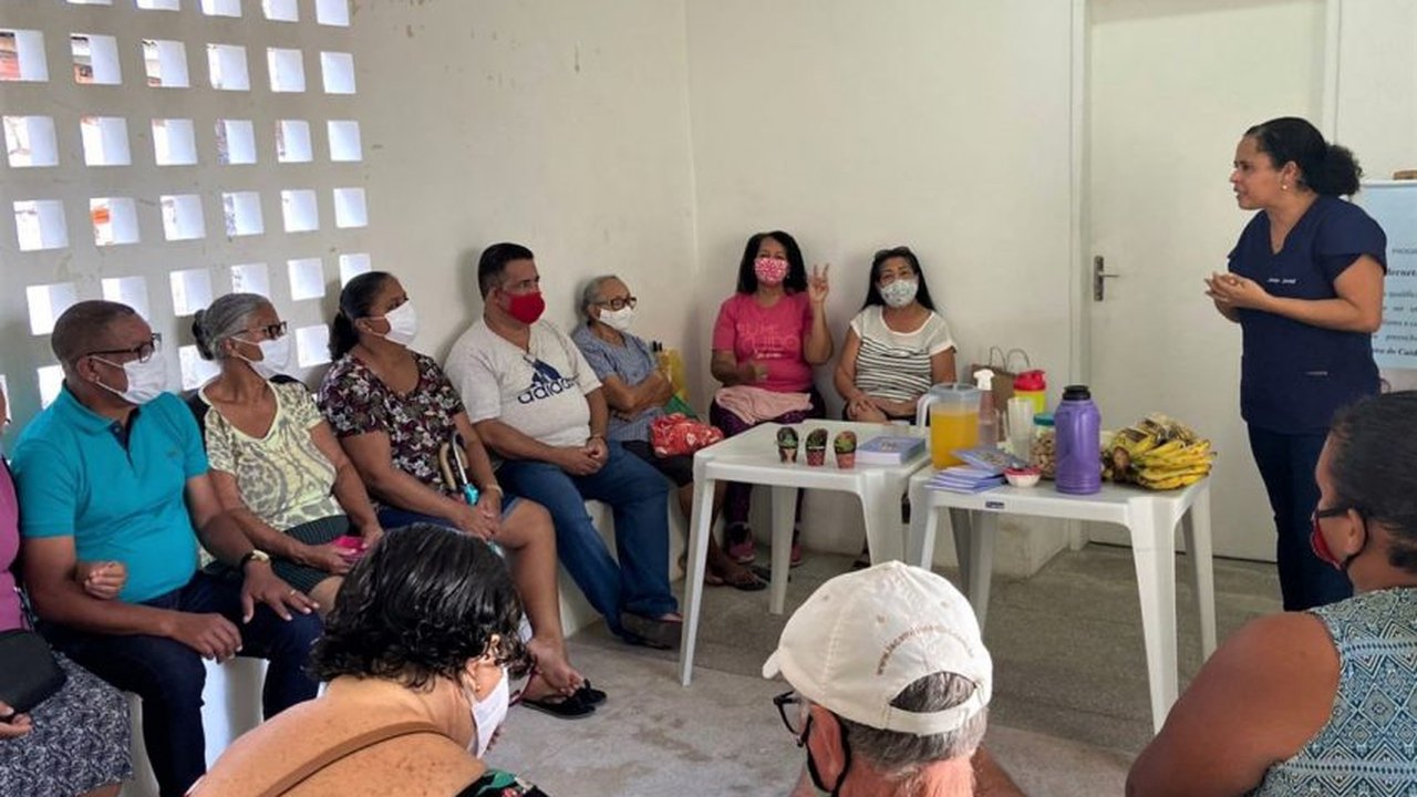 USF Pimentel Amorim promove encontro sobre a Caderneta de Saúde da Pessoa Idosa