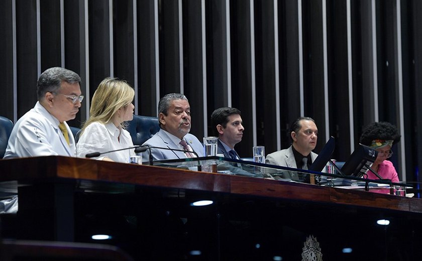 Danos causados por cigarros eletrônicos dominam sessão sobre câncer