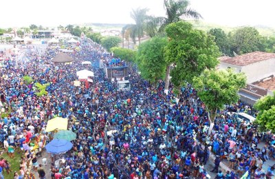 Bloco Tudo Azul arrasta mais de 35 mil pessoas em Murici na terça de carnaval