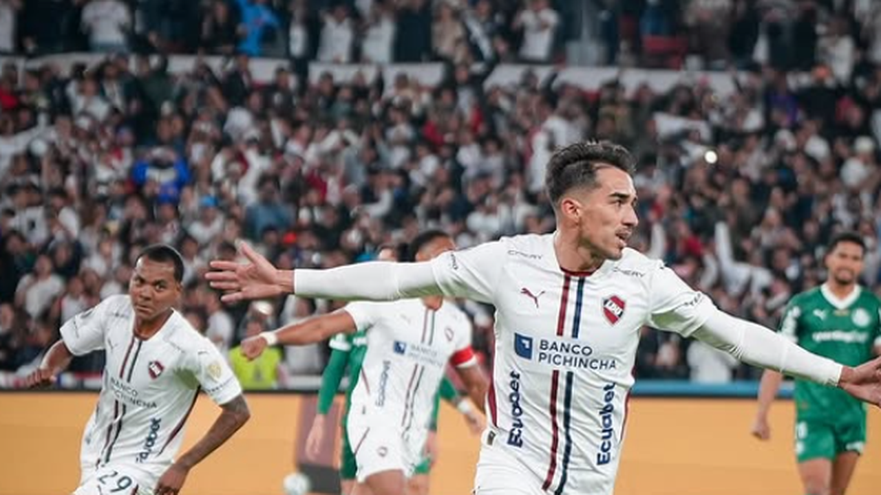 LDU faz 3 a 0 e complica o Palmeiras na semifinal da Libertadores
