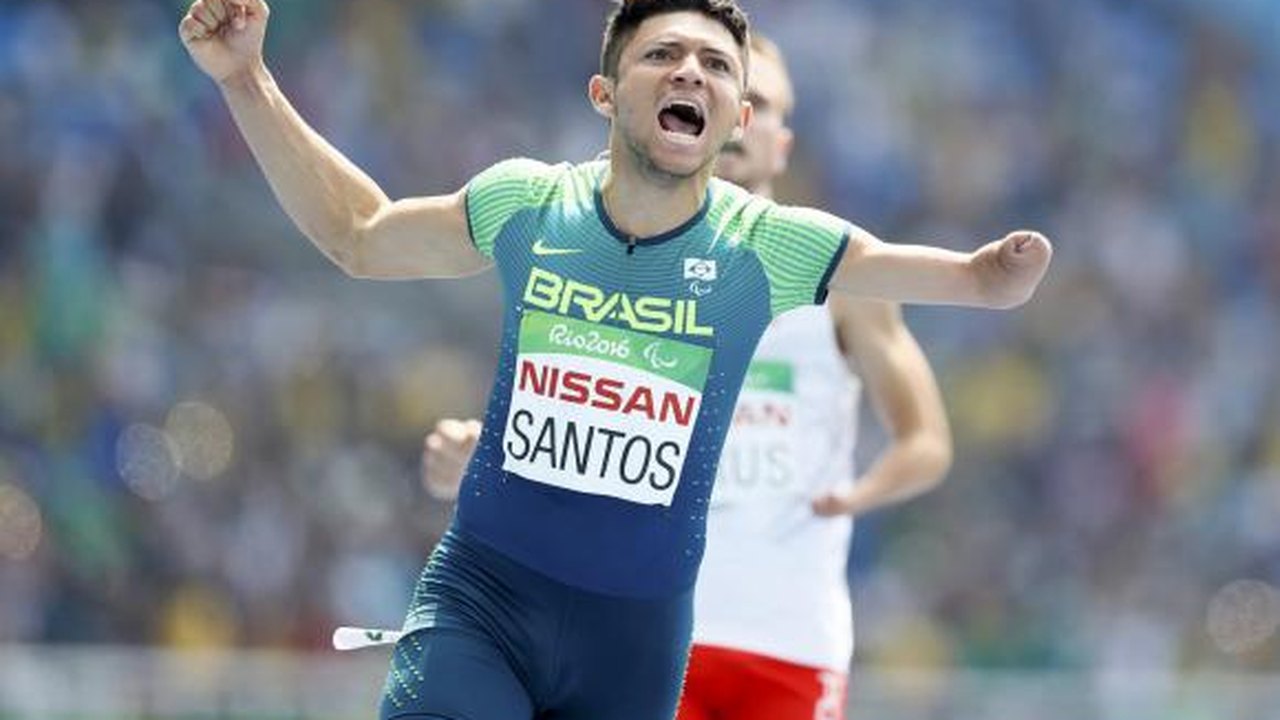 Brasileiro quebra recorde mundial e ganha ouro na final dos 100 metros rasos