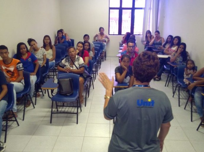 Parceria promove inclusão digital para adolescentes e idosos em Maceió