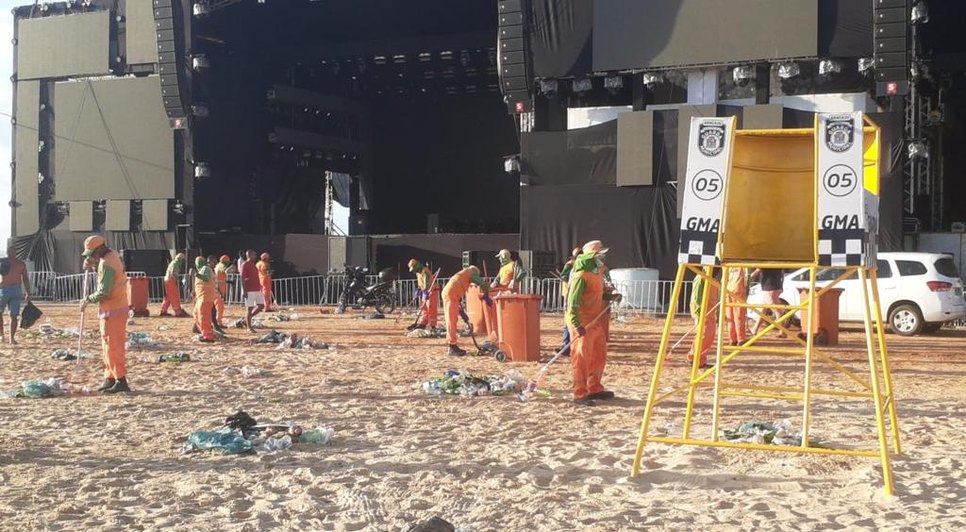 Após festa de Réveillon, mais de cinquenta toneladas de lixo são recolhidas em Aracaju