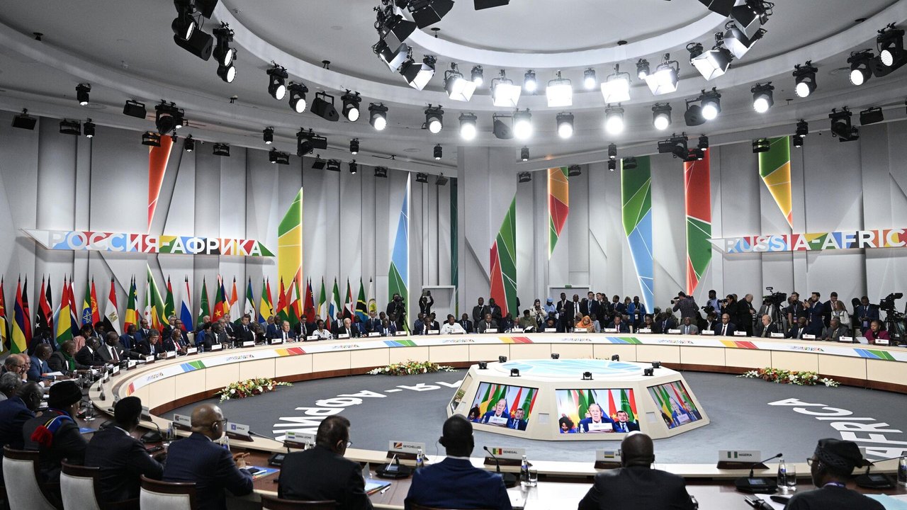 Uganda recebe convite da Rússia para se tornar parceiro do BRICS, diz MRE