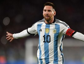 Messi brilha com gol e assistência na vitória da Argentina sobre Angola