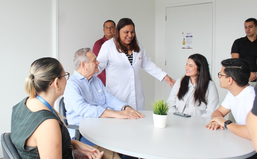 Ronaldo Lessa visita RAV no Hospital da Mulher e destaca avanço nas políticas de acolhimento