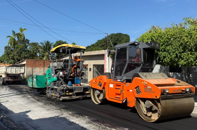 Prefeitura avança com pavimentação de mais duas ruas no Village Campestre II