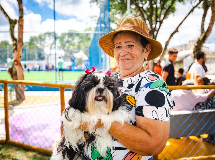 Gestão JHC realiza sonho de moradores com Areninha e praça no Eustáquio Gomes