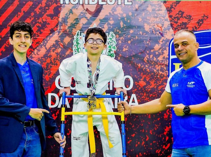 Aluno da Rede Municipal de Arapiraca conquista medalha de ouro no Campeonato Norte-Nordeste de Taekwondo