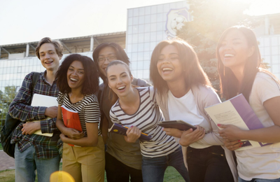 Mochilão movimenta mais de 90 mil estudantes em feira de profissões pelo Brasil