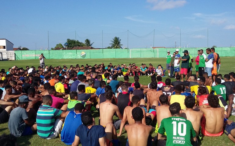 Coruripe realiza seletiva para descobrir talentos no estádio Gerson Amaral